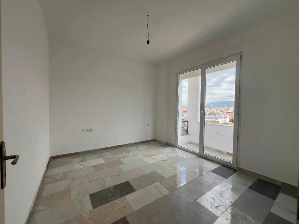 Tirane, shitet apartament 2+1+Ballkon Kati 4, 115 m² 12.800.000 € (rruga Kastriotet)
