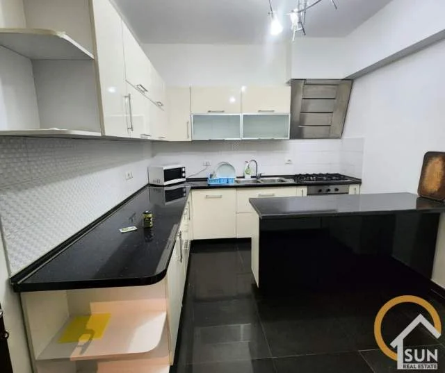 Shkoder, jepet me qera apartament 2+1+BLK Kati 9, 120 m² 400 Euro (BULEVARDI SKENDERBEU)
