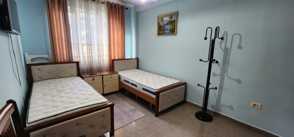 Tirane, jepet me qera 2+1+Aneks+Ballkon Kati 4, 100 m² 700 € (Lidhja)