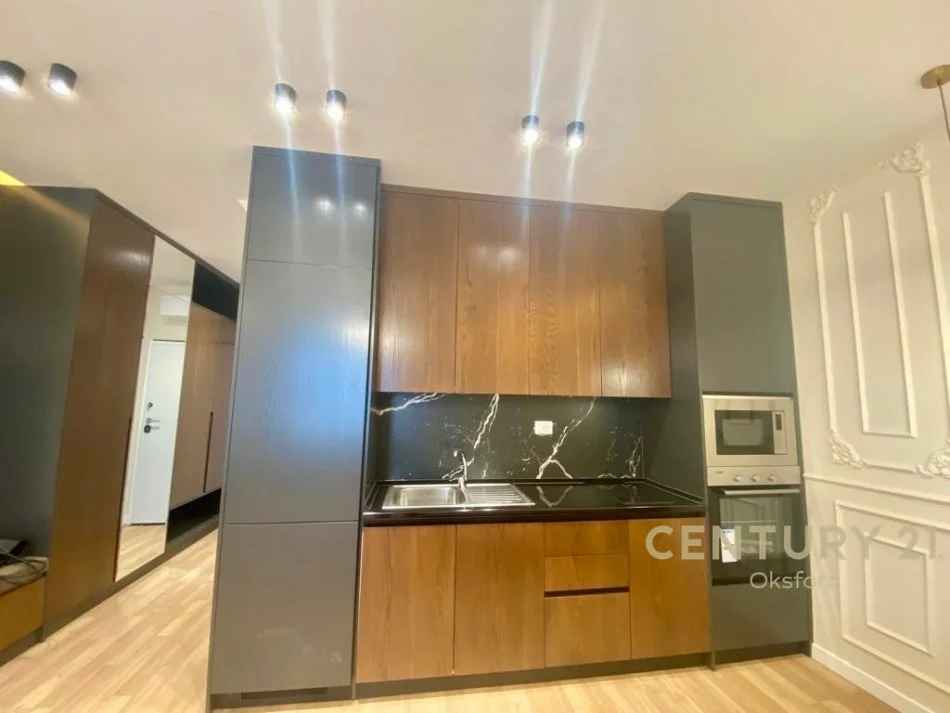 Tirane, jepet me qera garsonier 1+1 Kati 10, 44 m² 650 € 