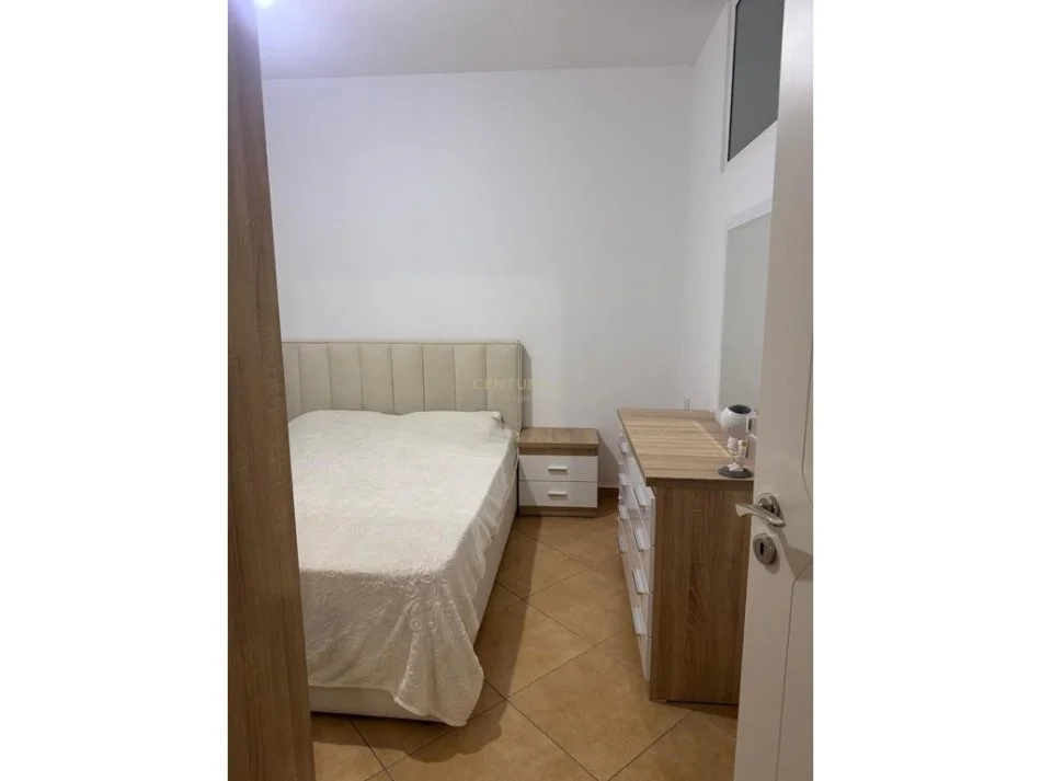 Tirane, jepet me qera apartament 2+1+Ballkon Kati 4, 76 m² 400 € (Fresku, pranë Ana Market, Tiranë)