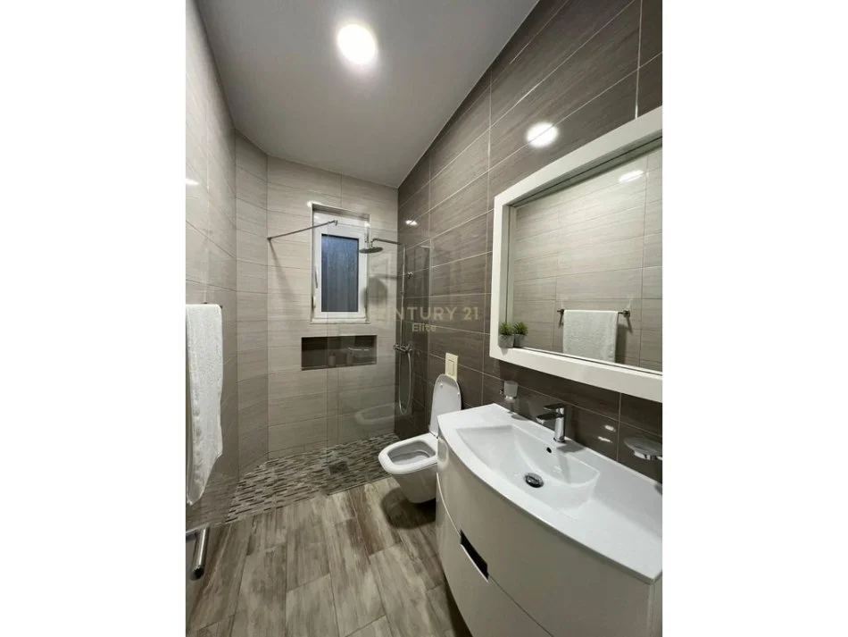 Tirane, jepet me qera apartament 2+1 Kati 4, 72 m² 650 € (Stadiumi Dinamo, pranë shkollës Emin Duraku, Tiranë)
