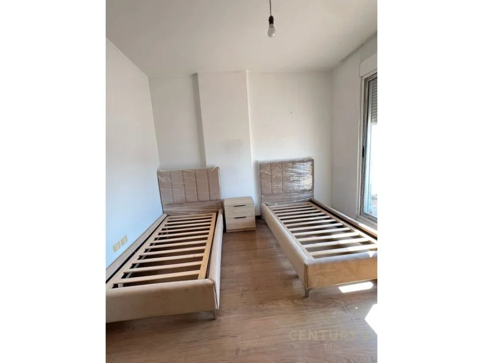 Tirane, shitet apartament 2+1+Ballkon Kati 4, 166 m² 300.000 € (Kodra e Diellit)