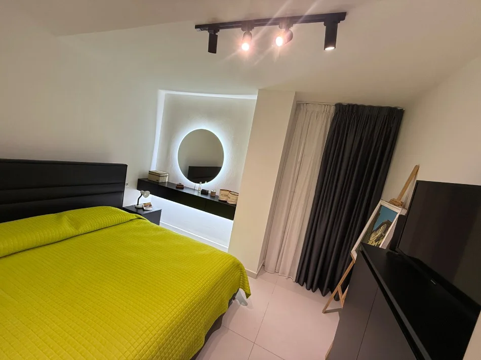 Tirane, shitet apartament 1+1 Kati 5, 65 m² 105.000 € (2 Luanet ne Linze)