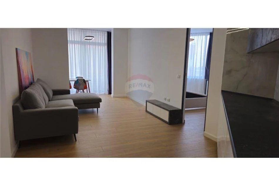 Tirane, shitet apartament 1+1 , (Eleonora)