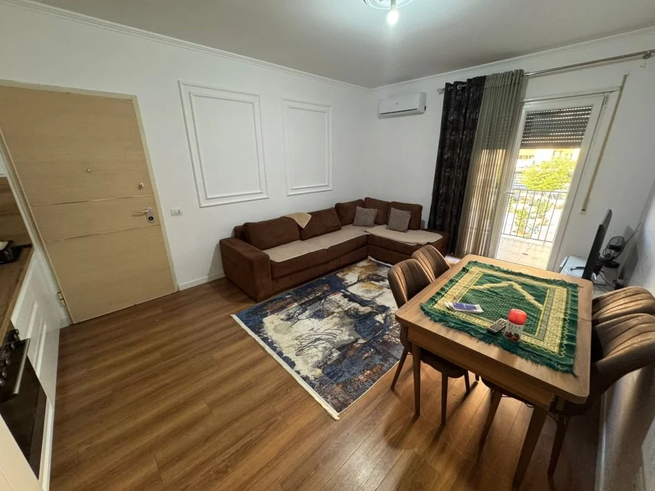 Tirane, jepet me qera apartament 1+1 Kati 2, 59 m² 600 € (Prokuroria e tiranes)