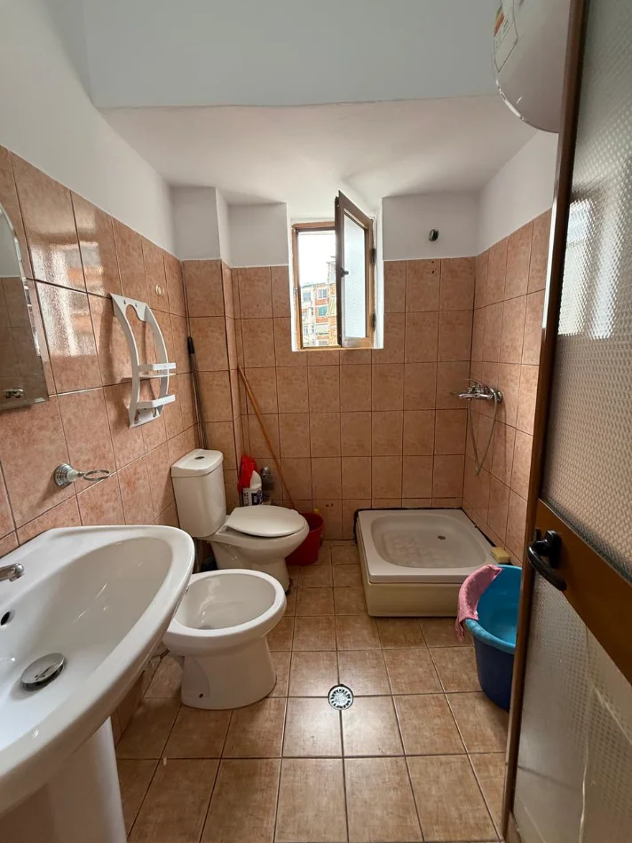 Tirane, jepet me qera apartament 1+1 Kati 3, 65 m² 550 € 