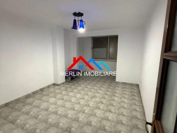 Tirane, jepet me qera zyre Kati 2, 35 m² 420 € (VASIL SHANTO)