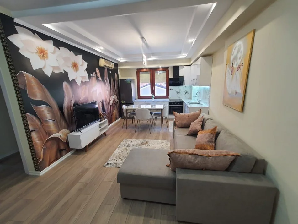 Tirane, jepet me qera apartament 2+1+Ballkon Kati 3, 100 m² 850 € (Myslym shyri)