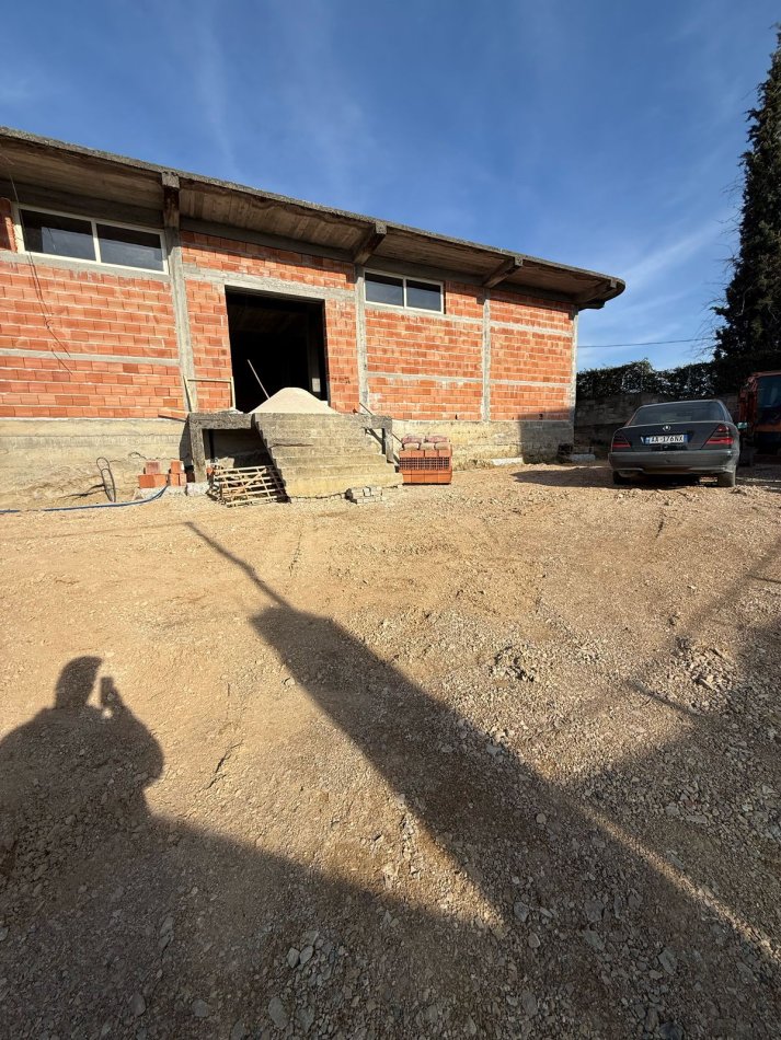 Shqiperi, jepet me qera ambjent biznesi Kati 1, 450 m² 1.500 € (Sanatorium Prane Spitalit Shefqet Ndroqi)