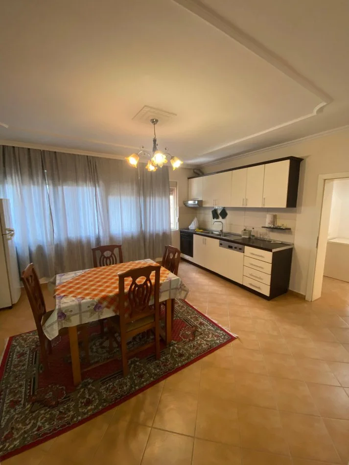 Tirane, jepet me qera 2+1+Ballkon Kati 3, 131 m² 600 € (Rruga Sulejman Delvina)