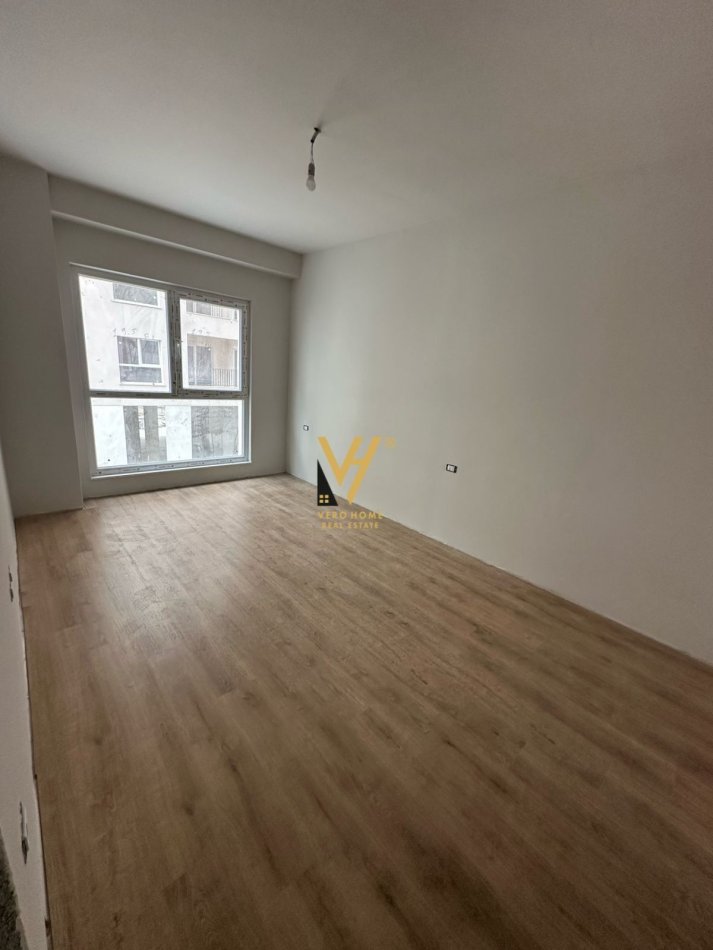 Tirane, shitet apartament 2+1+Ballkon Kati 1, 102 m² 200.000 € (LAPRAKE)