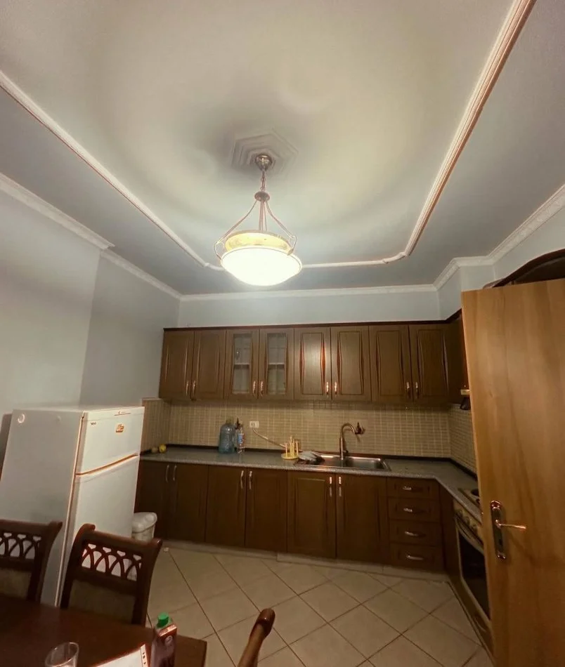 Tirane, jepet me qera apartament 2+1+Ballkon Kati 3, 90 m²450 € (Astir bar artisti)