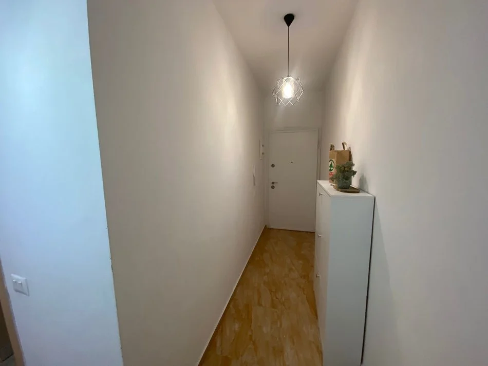 Tirane, jepet me qera apartament 2+1 Kati 5, 120 m² 700 € (Farmacia 10)