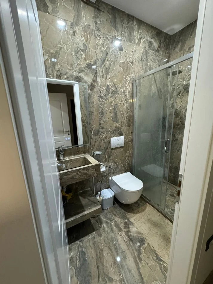 Vlore, jepet me qera apartament 2+1+Ballkon Kati 2, 600 € (Ismail Qemali)