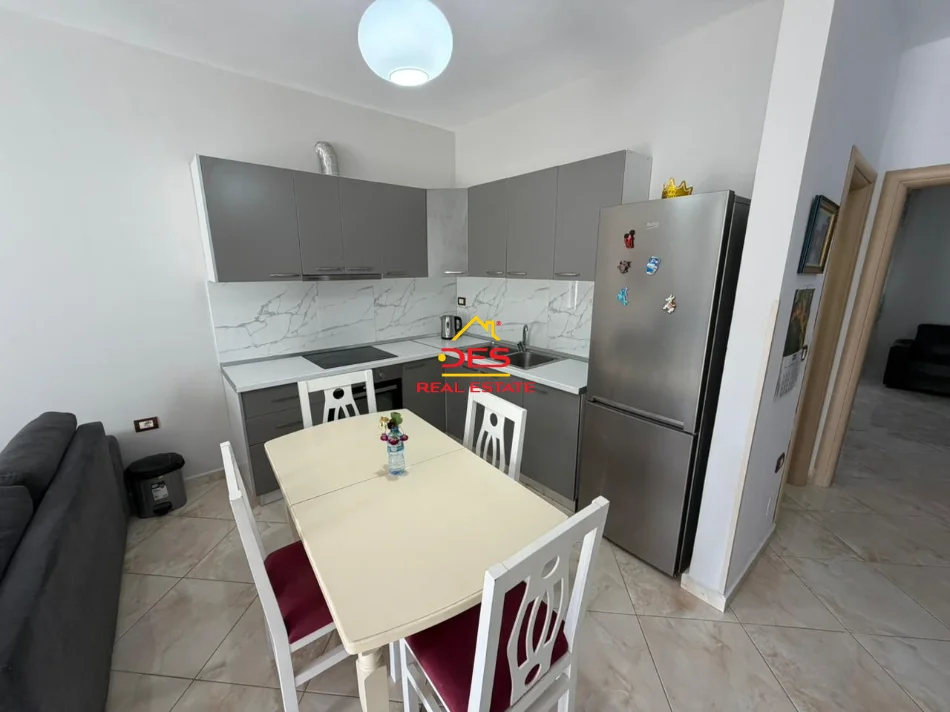 Shqiperi, jepet me qera apartament 1+1+Ballkon Kati 9, 70 m² 550 € (Lungomare)