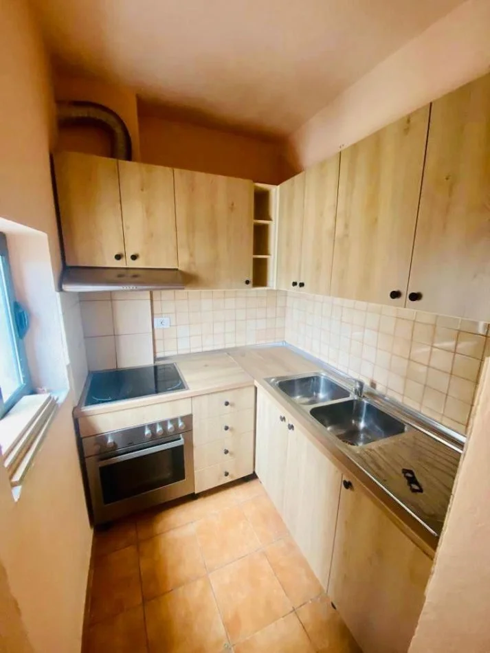 Tirane, jepet me qera apartament 2+1 Kati 9, 90 m² 580 € (Lulishtja Komuna e Parisit)