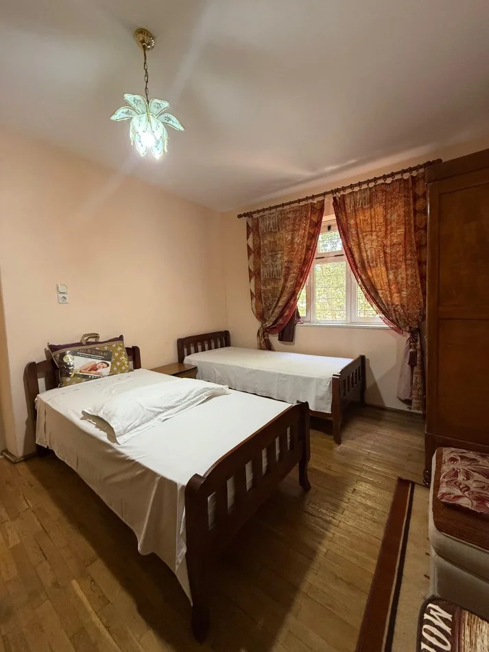 Tirane, jepet me qera apartament 3+1+Ballkon Kati 2, 93 m² 600 € 