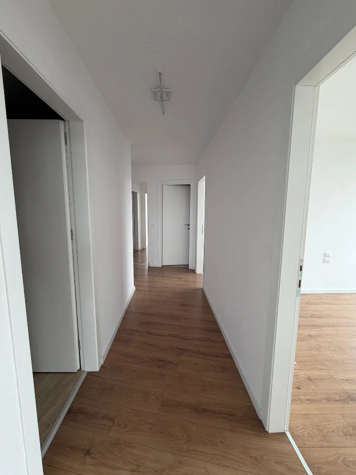 Tirane, jepet me qera zyre Kati 12, 200 m² 3.000 € (Lake View Residence)