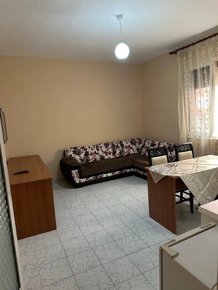 Tirane, jepet me qera apartament 1+1+Ballkon Kati 2, 60 m² 500 € 