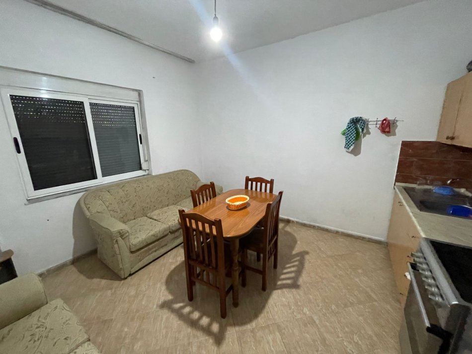 Tirane, jepet me qera Vile 1+1 Kati 1, 60 m² 350 € 