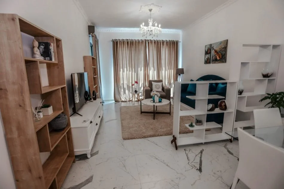 Tirane, jepet me qera apartament 1+1+Ballkon Kati 6, 78 m² 800 € (rruga e Kavajes)