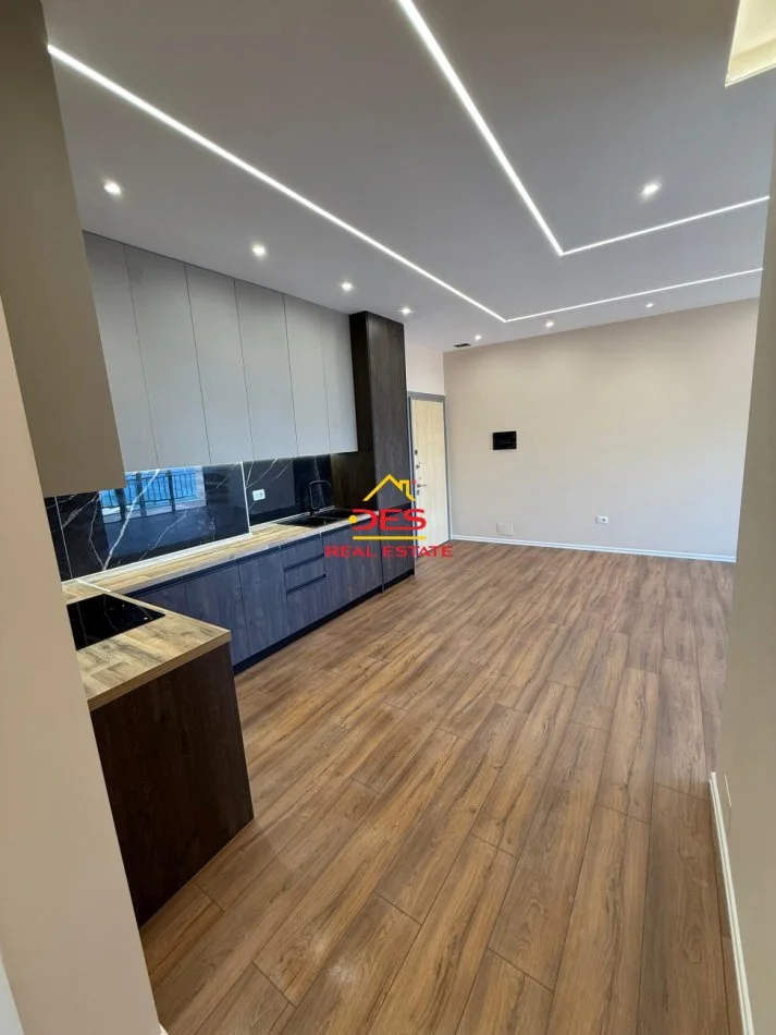 Vlore, shitet apartament 2+1+Ballkon Kati 3, 87 m² 175.000 € (Rruga Dhimitër Konomi)