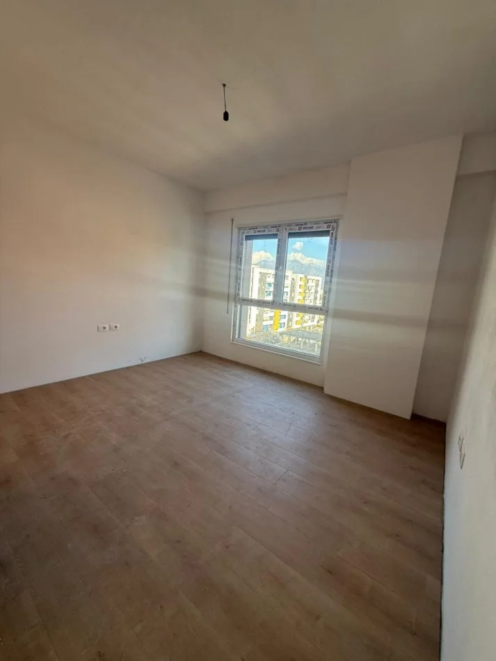 Tirane, shitet apartament 2+1 , 111 m² 100.000 € (Kamez)