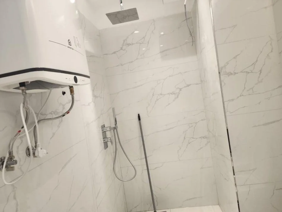 Tirane, jepet me qera apartament 2+1 bosh + parkim Kati 6, 92 m² 500 € (STACIONI I TRENIT)