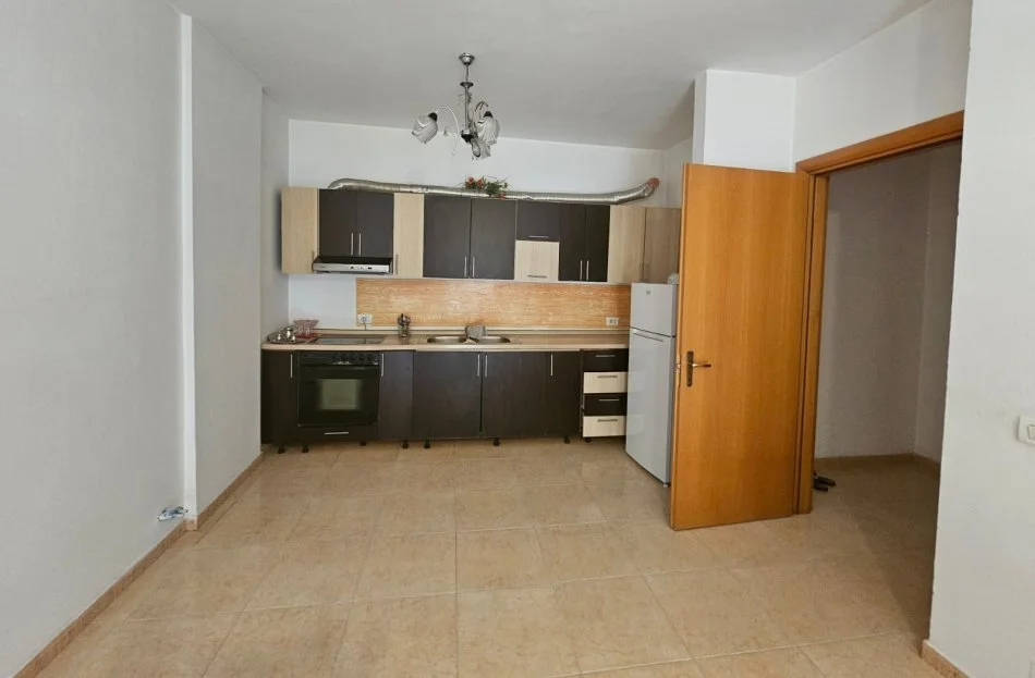 Tirane, jepet me qera apartament 2+1+Aneks+Ballkon Kati 7, 100 m² 500 € (prane fabrikes se miellit)