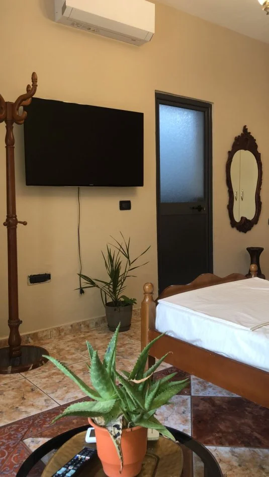 Tirane, jepet me qera apartament 1+1 , 40 m² 360 € 