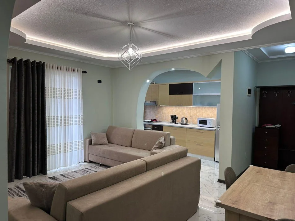 Tirane, jepet me qera apartament 1+1+Ballkon Kati 10, 73 m² 650 € (Tirana e Re)