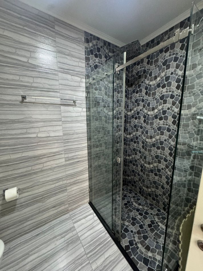 Tirane, jepet me qera apartament 1+1+Ballkon Kati 3, 70 m² 650 € (Liqeni i Thate)