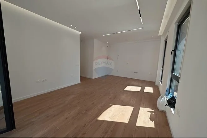 Tirane, shes apartament 2+1+Aneks+Ballkon Kati 3, 103 m² 195.000 € 