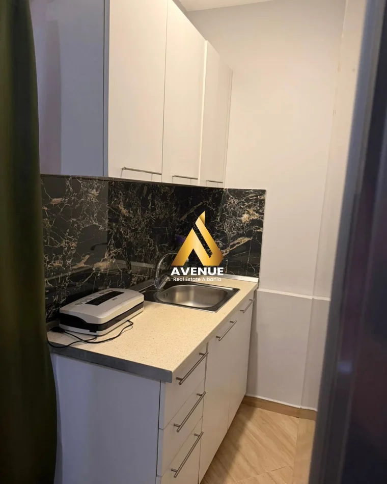 Tirane, jepet me qera apartament 1+1 , (BULEVARDI ZOGU I)