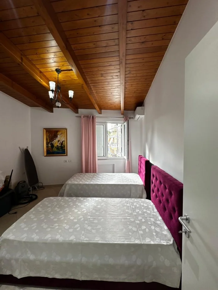Tirane, jepet me qera apartament 3+1+Ballkon Kati 7, 112 m² 1.400 € (Nëntë Katëshet)