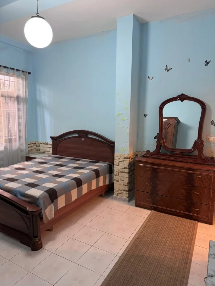 Tirane, jepet me qera apartament 1+1 Kati 1, 60 m² 500 € (rruga e Dibres)