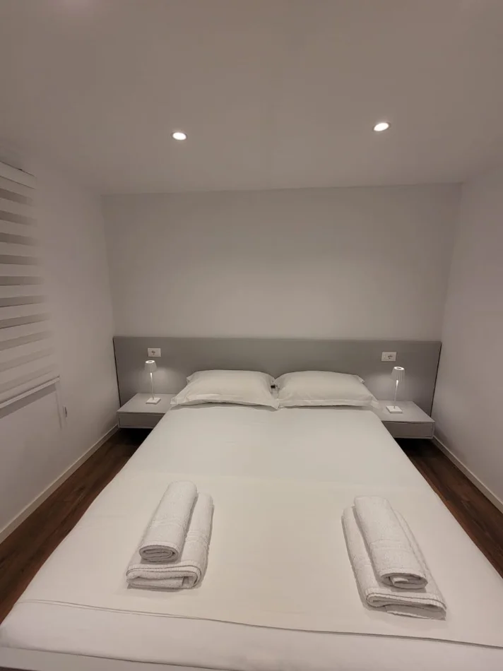 Tirane, jepet me qera apartament 1+1+Ballkon Kati 1, 55 m² 550 € (Rruga e Durresit)