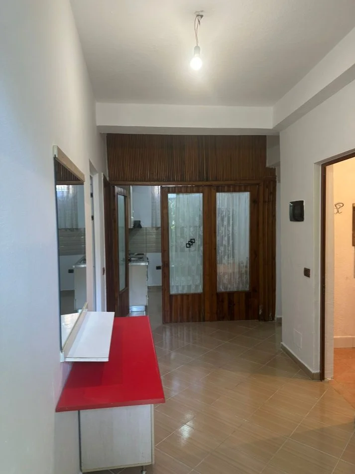 Tirane, jepet me qera apartament 2+1 Kati 1, 80 m² 450 € 