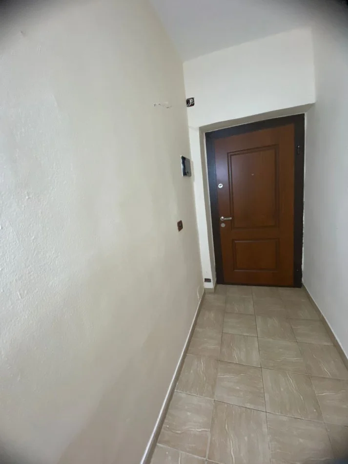 Tirane, jepet me qera 1+1 Kati 2, 75 m² 500 € 