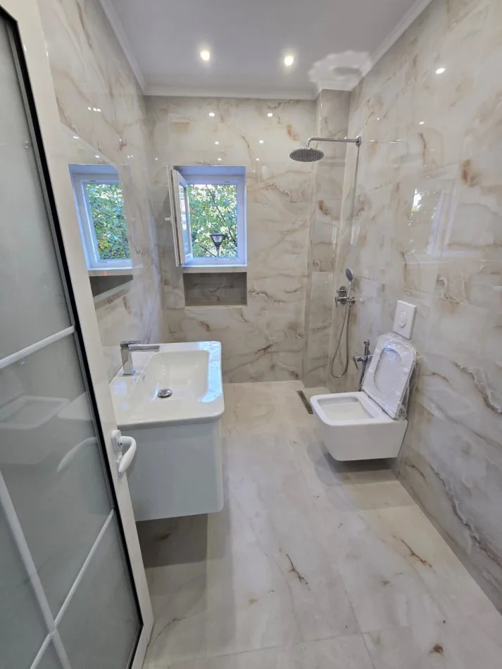 Tirane, shes apartament 1+1+Ballkon Kati 2, 55 m² 125.000 € (Don Bosko, afer bar Artisti)