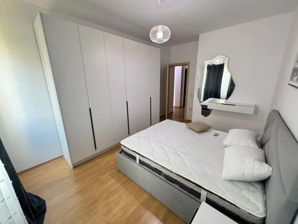 Tirane, jepet me qera apartament 2+1 Kati 3, 96 m² 650 € (Kompleksi fz)