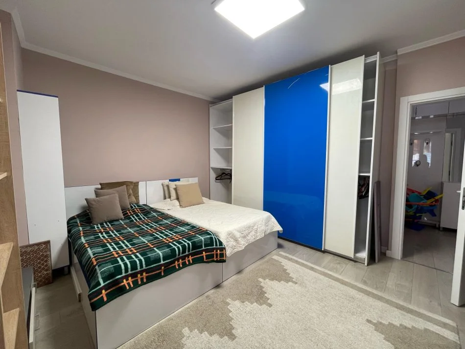 Tirane, jepet me qera apartament 2+1 Kati 8, 95 m² 700 € 