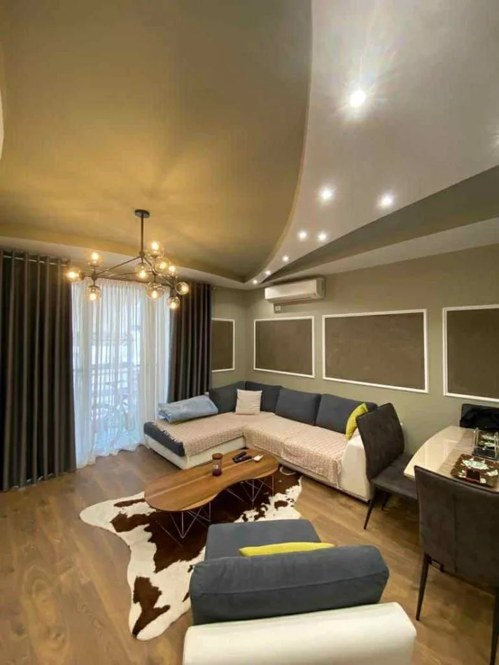 Tirane, jepet me qera apartament 2+1+Ballkon Kati 5, 90 m² 550 € (YZBERISHT AFER UNIKUT)