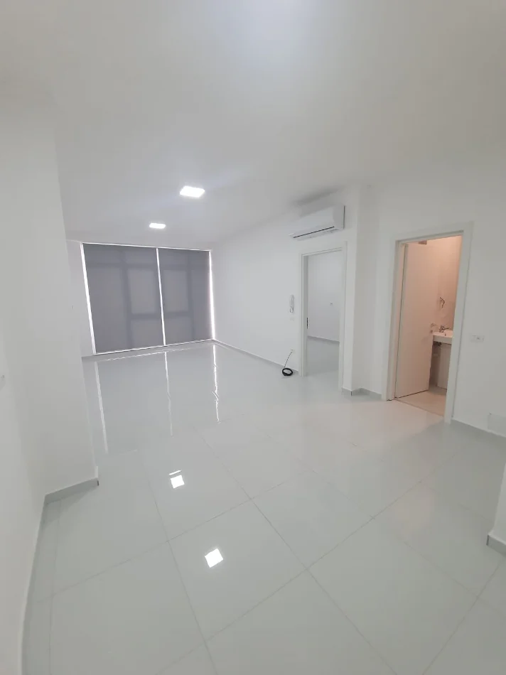 Tirane, jepet me qera zyre Kati 2, 105 m² 1.200 € (Kompleksi Kika 2)
