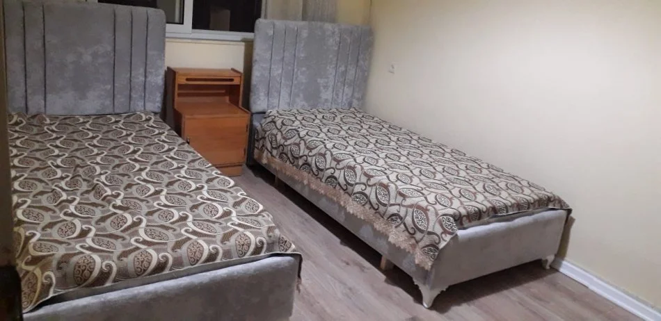 Tirane, jepet me qera apartament 2+1+Ballkon , 80 m² 450 € (Rruga Asim Vokshi perballe hurry fultz)