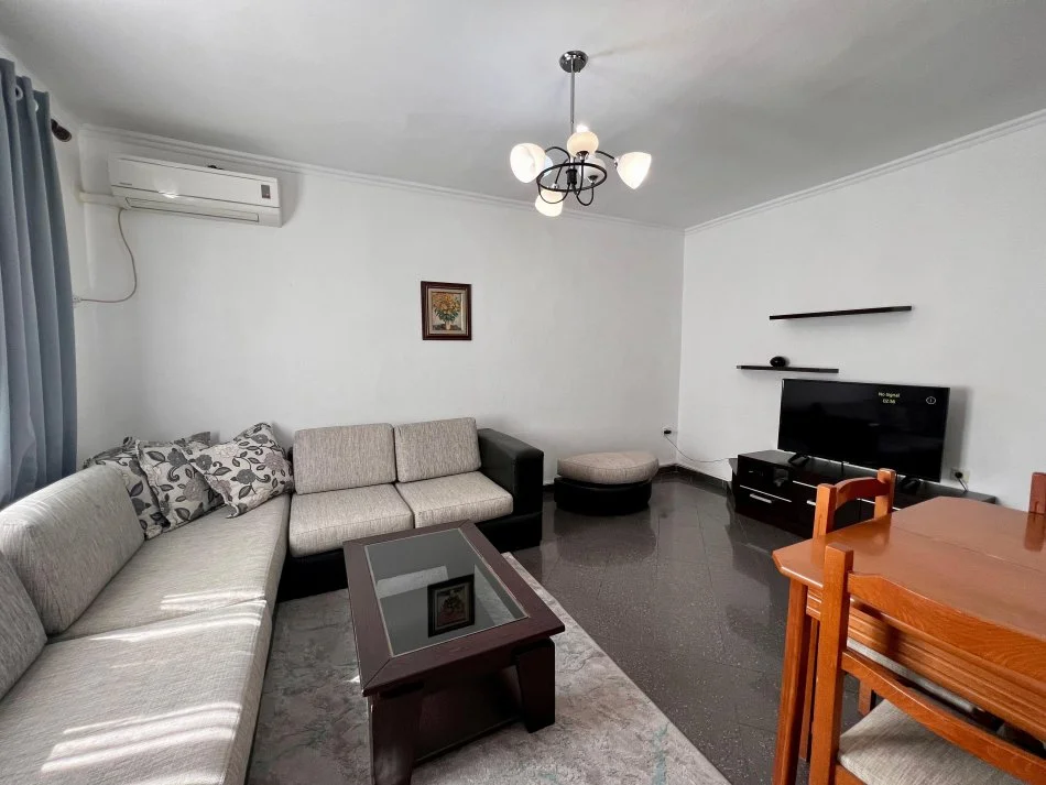 Tirane, jepet me qera apartament 2+1 Kati 5, 75 m² 500 € (Petro nini Luarasi)