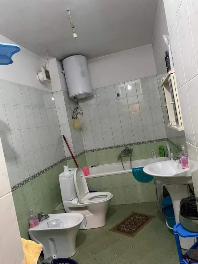 Tirane, jepet me qera apartament 2+1 Kati 3, 100 m² 50.000 Leke (Rruga Kavajes)