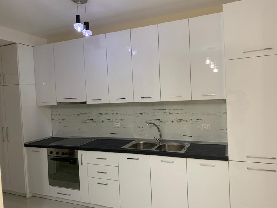 Tirane, jepet me qera apartament 1+1 Kati 3, 65 m² 500 € (Kongresi i Lushnjes)
