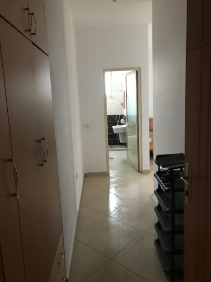 Tirane, jepet me qera garsonier Kati 2, 27 m² 250 € (Rruga Kristaq capo)